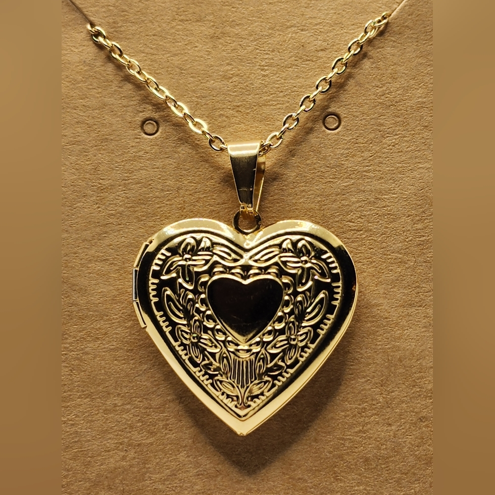 Goldtone Heart Lockett Valentine's Day Gift  BRAND NEW